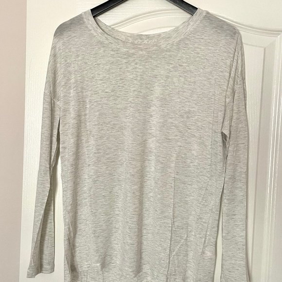 NWOT Victoria's Secret Long Sleeve Lounge Tee in Light Grey Size S - Picture 1 of 5
